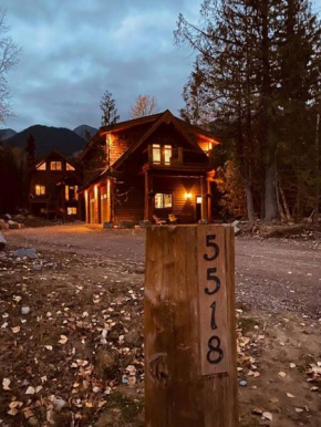 Ski-In Chalet: Private Hot tub, Bonus Bunk House
